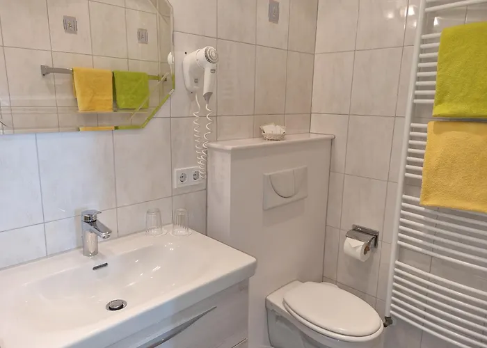 Hilleprandt - Adults Only 3*