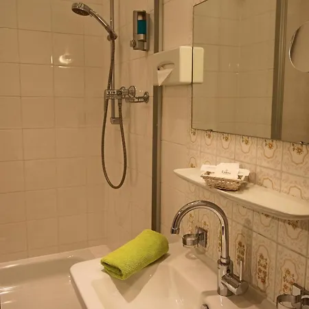 Hilleprandt - Adults Only 3*