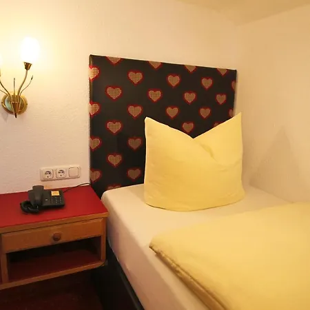 Hilleprandt - Adults Only 3*