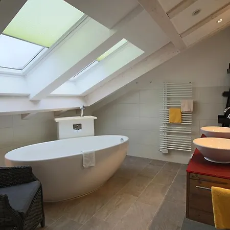 Hilleprandt - Adults Only 3*