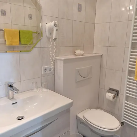 Hilleprandt - Adults Only 3*