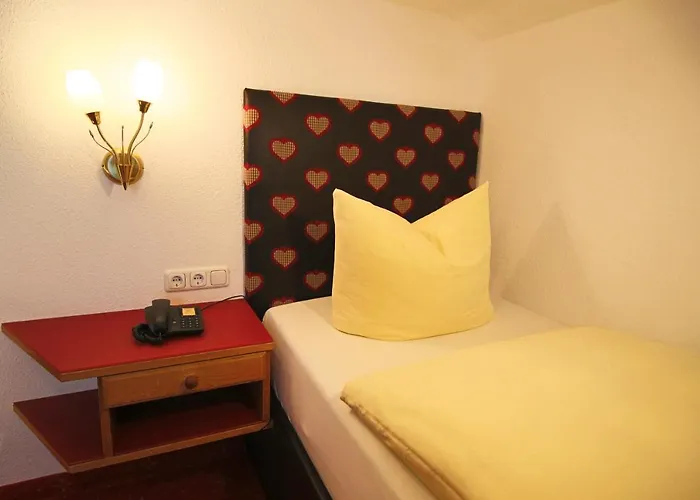 Hilleprandt - Adults Only 3*